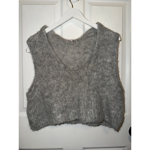 Free People Sweaters - Free People Gray Crop Alpaca Loop Knit Sweater Size M V Neck Sleeveless